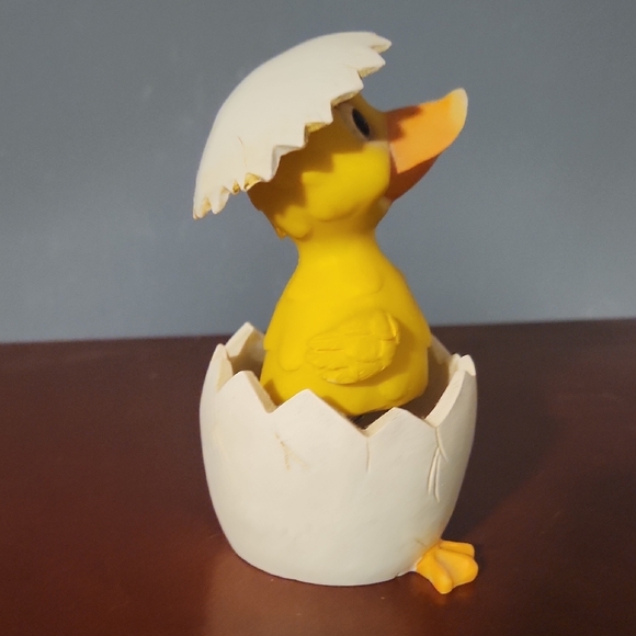 Bobble Head Yellow Duckling Figurine in Eggshell - Picture 3 of 7